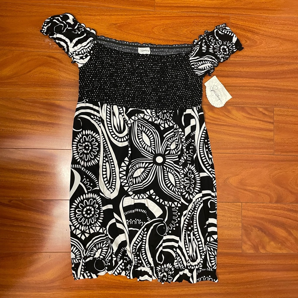 NWT Over the Shoulders Paisley Dress Size: L